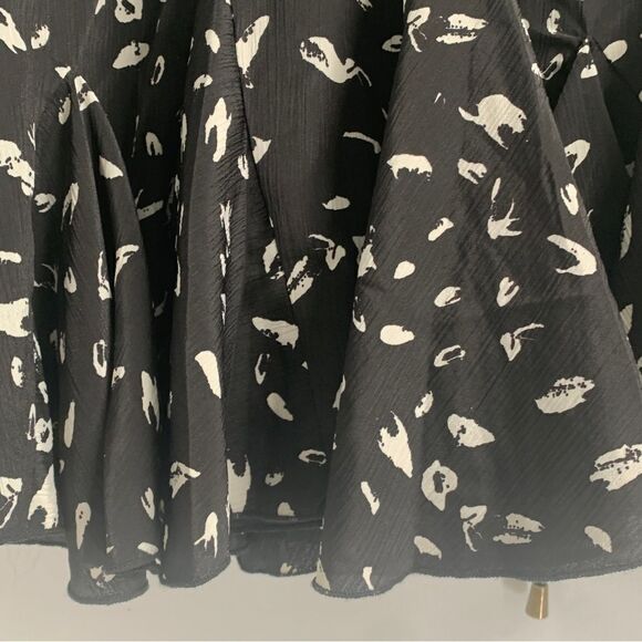 Fourteen and 9th Size Small Black and Beige Pull On Flouncy Mini Skort - Picture 3 of 9